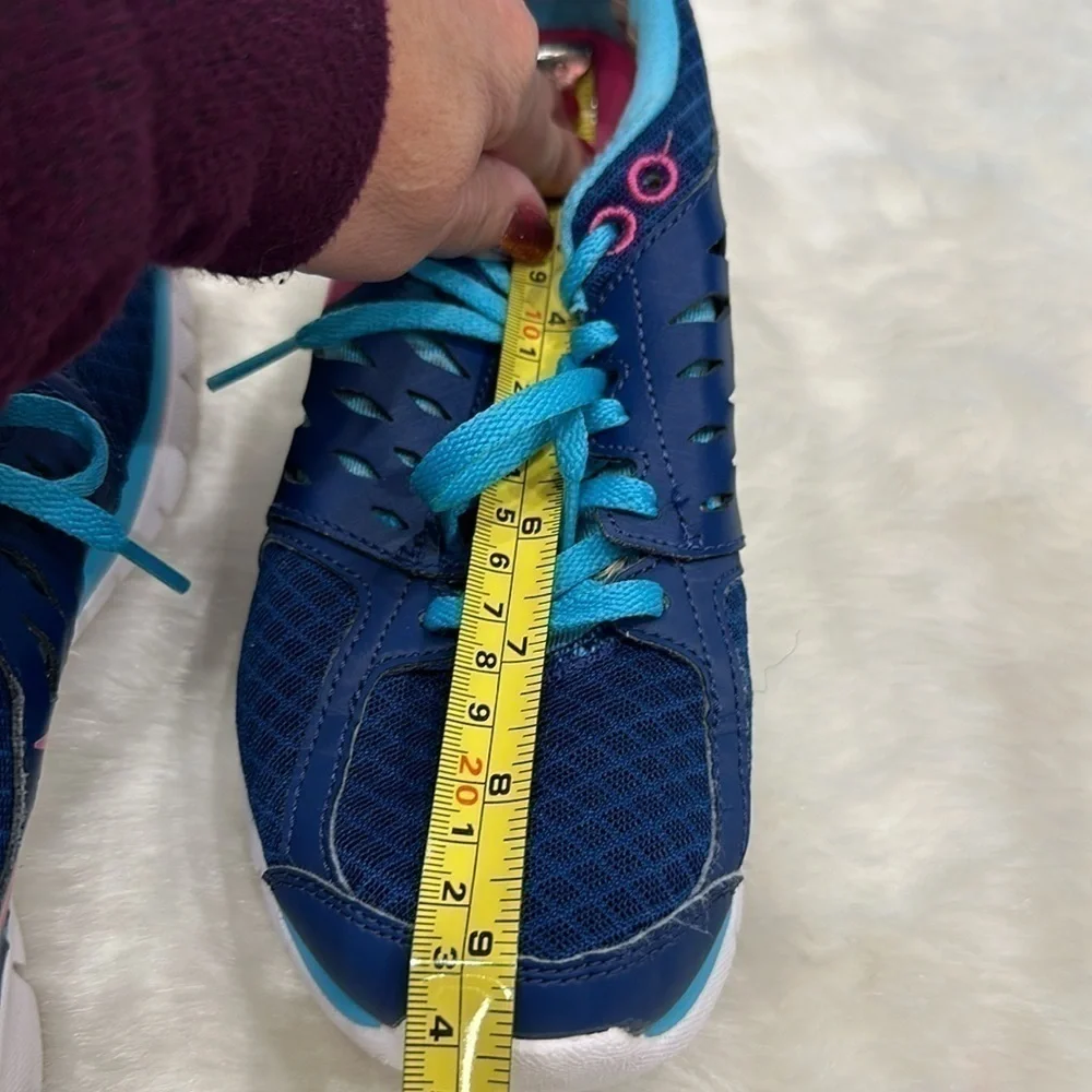 Nike tennis shoe dark blue light blue pink swish size 6